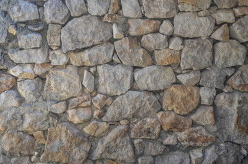 *Steinwand*