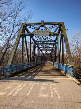 The Chain of Rocks Bridge on Route 66
