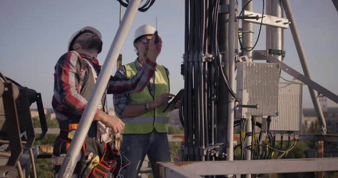 Engineers working on 5g antenna