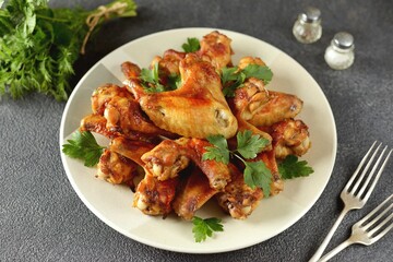 Grilled chicken wings with parsley.