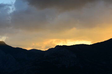 Obraz premium sunset in the mountains