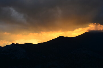 Fototapeta premium sunset in the mountains