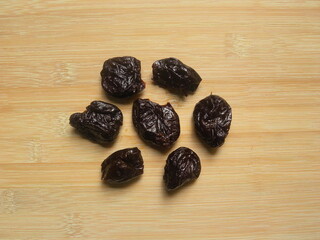 Black color raw whole dried Prunes