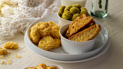 Various kinds of neatly arranged biscuits