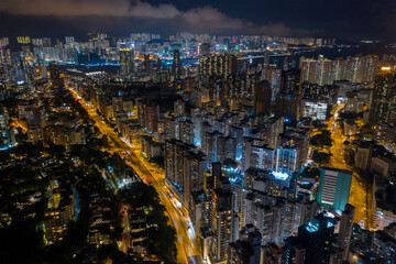 Fototapeta premium Widok z góry na noc w Hongkongu