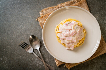 spaghetti white cream sauce with ham
