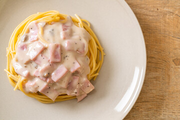 spaghetti white cream sauce with ham