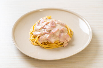 spaghetti white cream sauce with ham