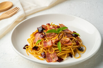 Stir-Fried Spaghetti With Dried Chili And Crispy Bacon