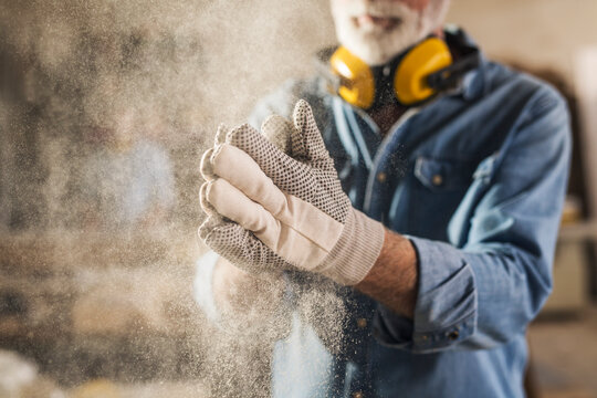 Carpenter cleaning work gloves
