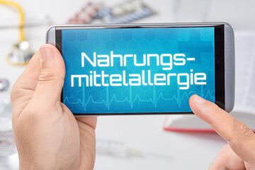 Smartphone mit dem Text Nahrungsmittelallergie auf dem Display