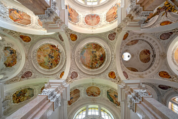 Innenraum der Klosterkirche von St. Mang in Füssen