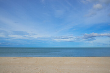 Fototapeta na wymiar Beuatiful beach and sea in blue sky day