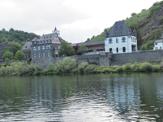 Schloss von der Leyen – Wasserschloss an der Mosel bei Kobern-Gondorf