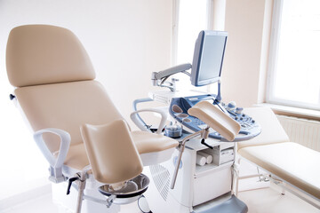 Fotel ginekologiczny w klinice ginekologicznej.  - obrazy, fototapety, plakaty