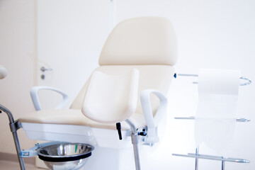 Fotel ginekologiczny w klinice ginekologicznej. 