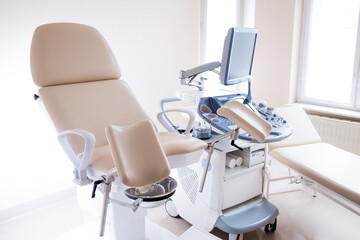 Fotel ginekologiczny w klinice ginekologicznej. 
