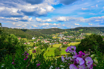 Warmensteinach im Fichtelgebirge im Sommer Ortsansicht