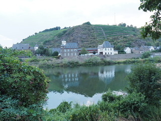 Schloss von der Leyen &ndash; Wasserschloss an der Mosel bei Kobern-Gondorf