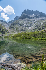 Obraz na płótnie Canvas Paysage de montagne dans le parc du Mercantour dans le Sud des Alpes Mountain landscape in Alps