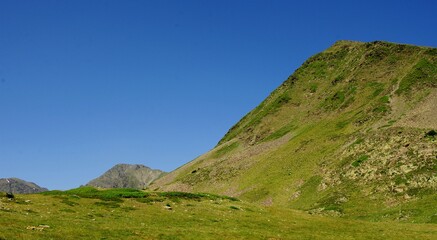 Massif du Carlit dans les Pyrénées Orientales pour escalade et randonnée
