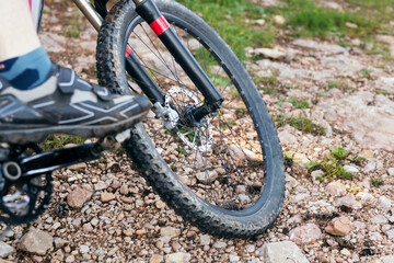 Fototapeta na wymiar detail of a mountain bike wheel on a rocky terrain