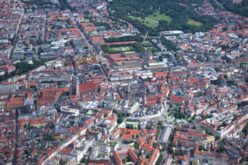 München mit der Frauenkirche und dem Marienplatz von oben 5.7.2020