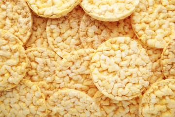 Corn crispbreads background. Corn crackers. Macro foto