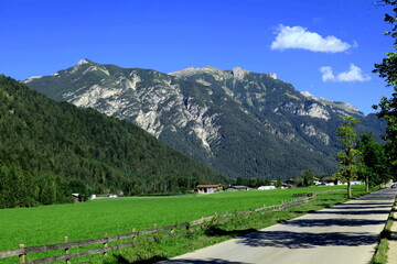 Fototapeta na wymiar view of Rofan mountains seen from pertisau, achensee, tirol