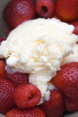 STRAWBERRIES & ICE CREAM