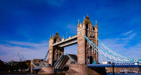 Fototapeta na wymiar London Tower Bridge opening on a Sunny day