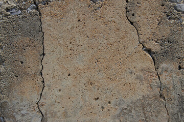 The background image is caused by the cracking of a cement pillar made of limestone and sand.