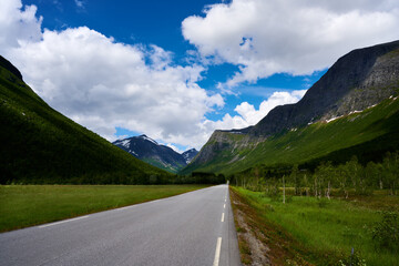 Naklejka premium road to the mountains - Valldal in Norway