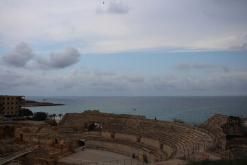 Obraz premium Roman amphitheater of Tarraco in Tarragona on the background of sea and sky, Costa Blanca, Spain.