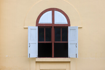 Obraz premium Old white wooden windows. Vintage background.