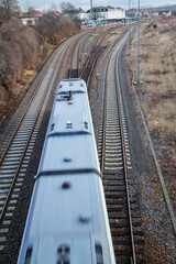 Blick auf Schienen, Weichen, Br&uuml;cken von einer Eisenbahnanlage