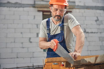 Concentrated working with a hand saw outside