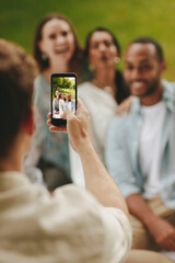 Friends making social media story