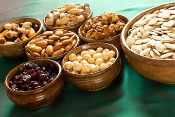 mixed nuts and dried fruits