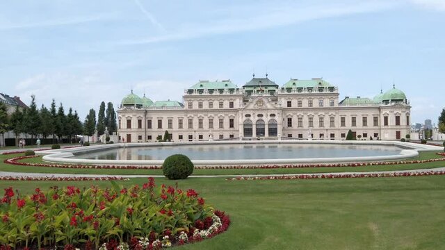 Belvedere Frontansicht Schloss Wien und Brunnen