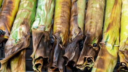 Desserts that use banana leaves wrapped in traditional Thai desserts