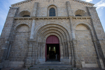 Fototapeta na wymiar intérieur de l'église de la ville de Moutiers-les-Mauxfaits en Vendée