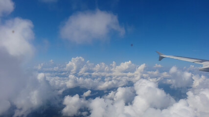 The blue world that spreads out over there of the sea of the cloud