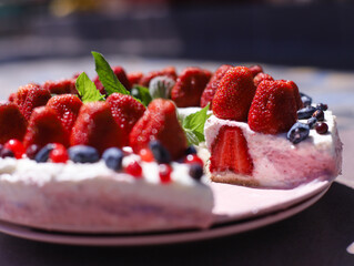 cake with strawberries