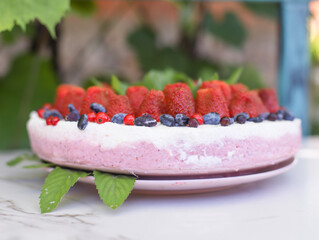 cake with strawberries