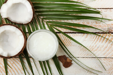 Obraz na płótnie Canvas coconut oil and coconuts on the table 