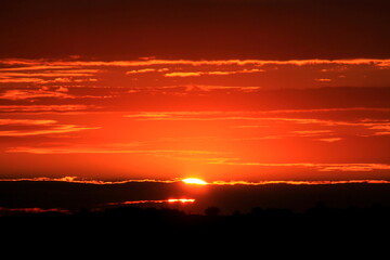 Obraz premium orange sun in the sky at sunset