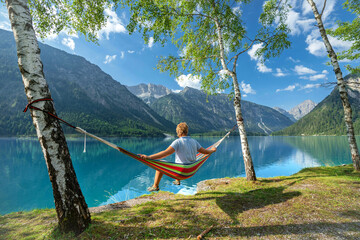 Freiheit am See in den Bergen