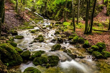 Bach mit Wasserfall-1