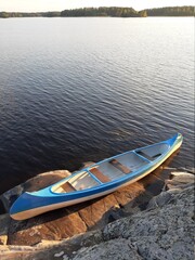 Naklejka premium boat on the lake